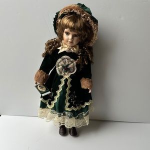 Victorian Style Geppeddo porcelain doll. VTG 1980-1982